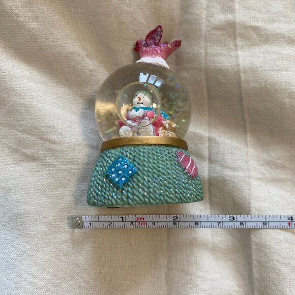 Winter Christmas Snow Man Snow Globe - Picture 11 of 11